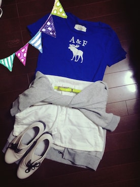 「Abercrombie&Fitch（アバークロンビーアンドフィッチ）のTシャツ（Tシャツ/カットソー、ブルー系）」を使った、hareeekoさん（レディース・155cm）の春コーディネート