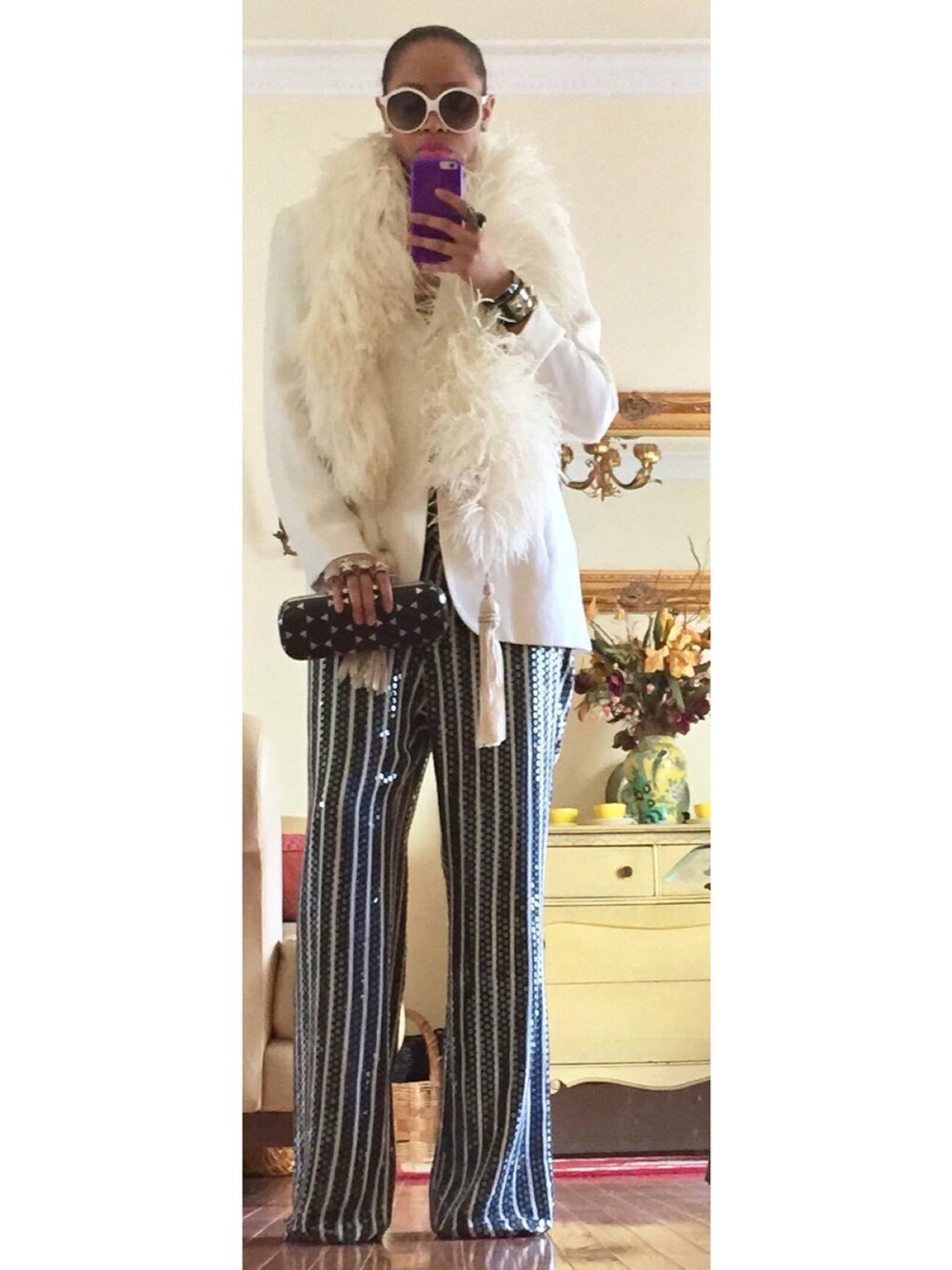 「blazers_vogue、VOGUE、LONDON、ootd、white、STYLE、streetfashion、fashion、outfit、fashionista」｜「Oscar de la Rentaのアイテム（スラックス、ブラック系）」を使った、Abby Love さん（レディース・165cm）の秋コーディネートの1枚目の写真