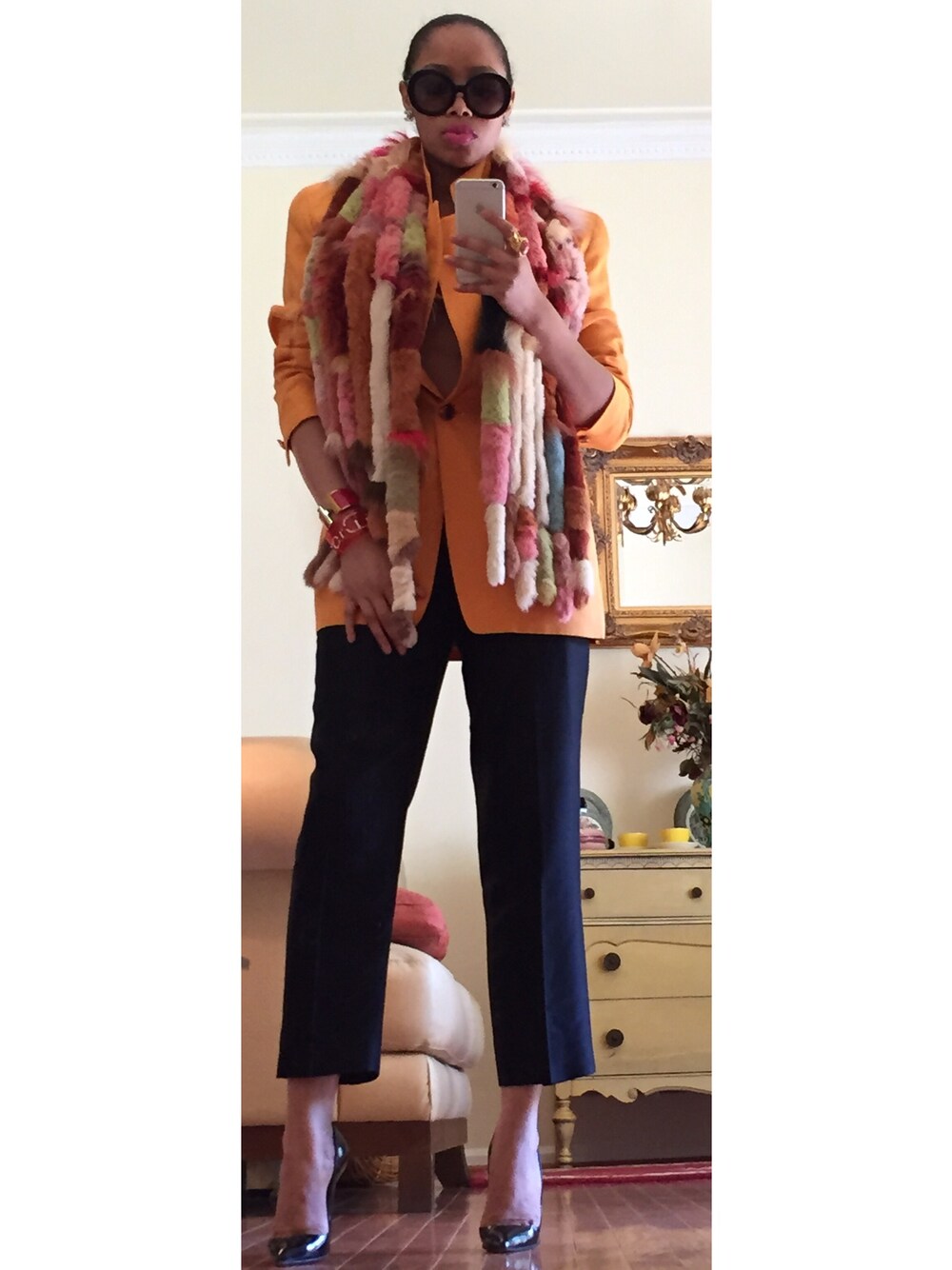 「blazers_vogue、ootd、STYLE、fashion、streetfashion、orange、LONDON、fur、vintage、outfit」｜「ESCADAのアイテム（スーツジャケット、オレンジ系）」を使った、Abby Love さん（レディース・165cm）の秋コーディネートの1枚目の写真