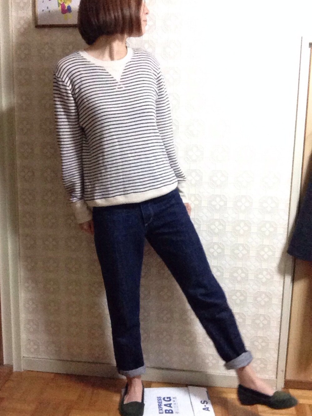「ボーダー、デニム、楽チンコーデ」｜「UNIQLOのアイテム（スウェット、ホワイト系）」を使った、ticaさん（レディース・168cm）の秋コーディネートの1枚目の写真