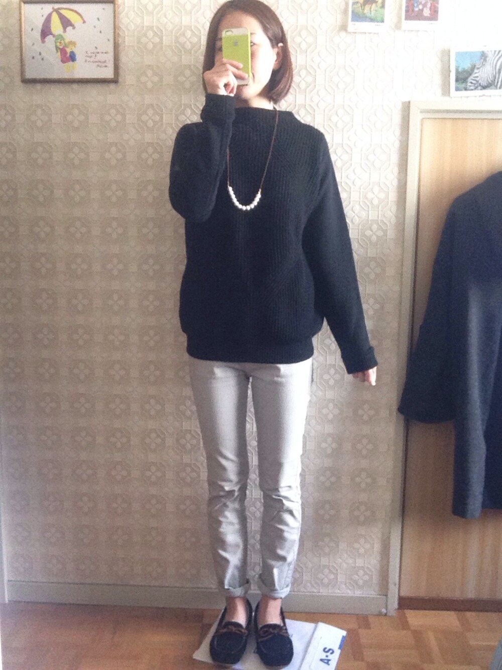 「ニット、モカシン、emu」｜「CAPRICIEUX LE'MAGEのアイテム（ニット/セーター、ブラック系）」を使った、ticaさん（レディース・168cm）の秋コーディネートの1枚目の写真