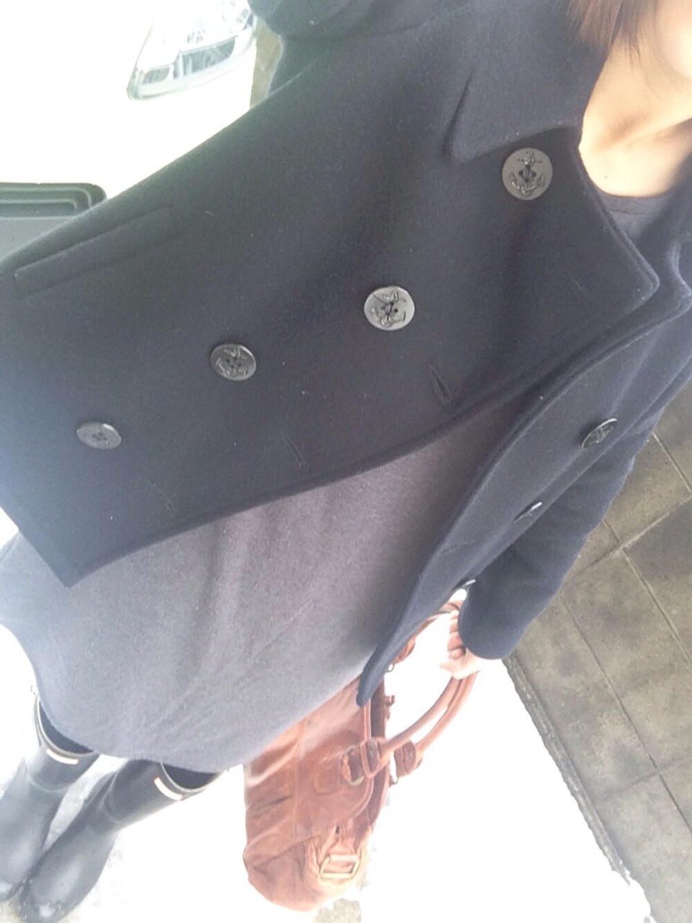「ピーコート、長靴、雪」｜「UNIQLOのアイテム（ワンピース、グレー系）」を使った、ticaさん（レディース・168cm）の冬コーディネートの1枚目の写真