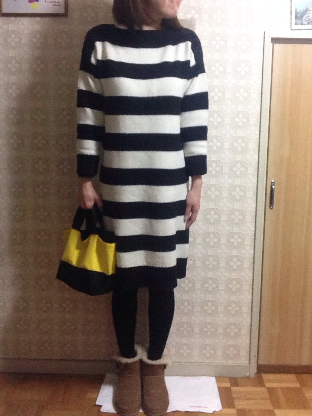 「URBAN RESEARCHのアイテム（ワンピース、ベージュ系）」を使った、ticaさん（レディース・168cm）の冬コーディネートの1枚目の写真
