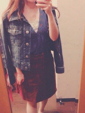 「アイテム（デニムスカート、レッド系）」を使った、nanaさん（レディース・155cm）の秋コーディネート