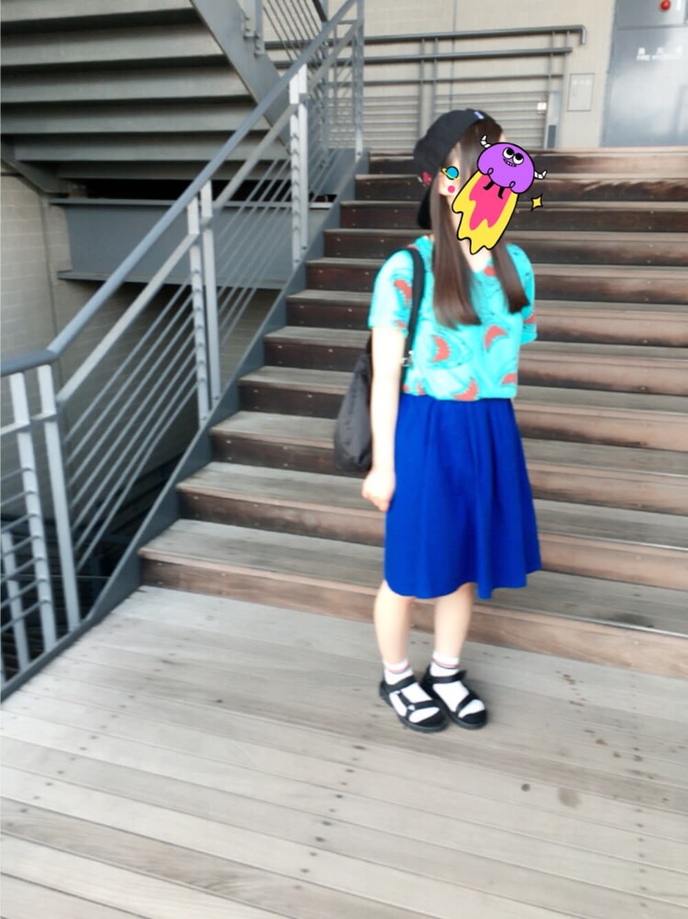 「サメ柄、ライブ、スポーツサンダル、青コーデ」｜「Design Tshirts Store graniphのアイテム（スカート、ブルー系）」を使った、ゆまさん（レディース・157cm）の夏コーディネートの1枚目の写真