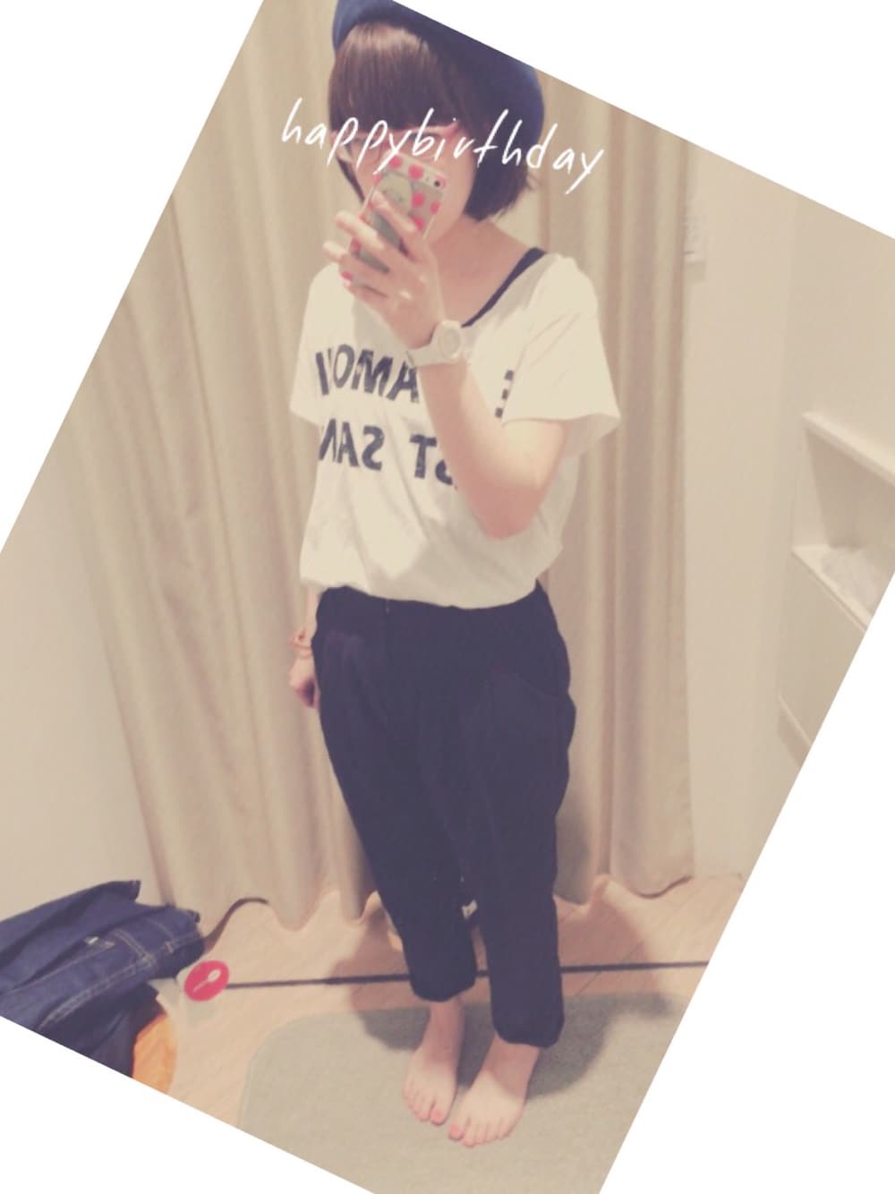 「ベレー帽、ゆるパンツ、フィッティング、白Tシャツ、ロゴT、厚底サンダル、ウエストイン、ハッピーバースデー」｜「URBAN RESEARCHのアイテム（Tシャツ/カットソー、ホワイト系）」を使った、ユズルさん（レディース・151cm）の夏コーディネートの1枚目の写真