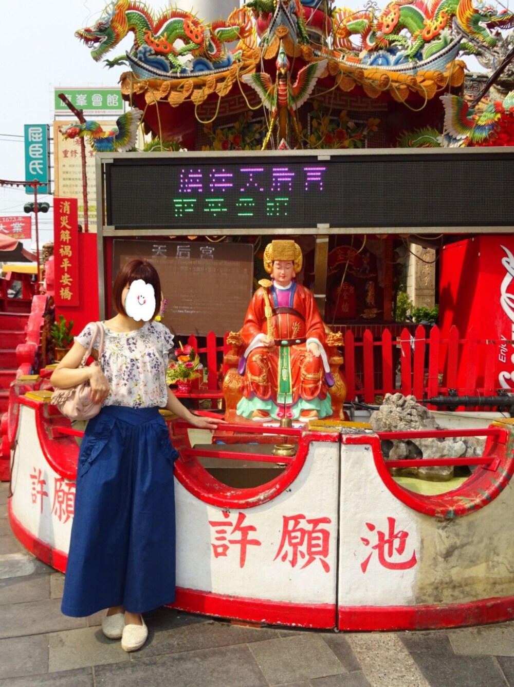 「ガウチョパンツ、花柄、海外旅行、社員旅行」｜「URBAN RESEARCHのアイテム（シャツ/ブラウス、ホワイト系）」を使った、あすかさん（レディース・154cm）の春コーディネートの1枚目の写真