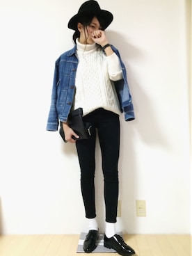 「モノトーンスタイル」｜「アイテム（デニムジャケット）」を使った、かりんさん（レディース・166cm）の冬コーディネート