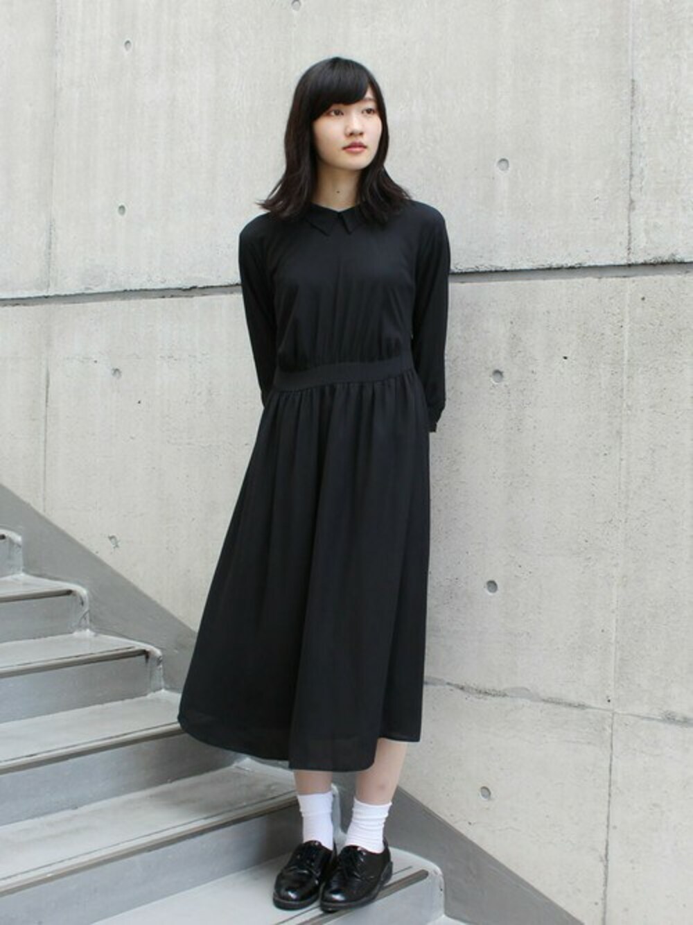 「モノトーン、レースアップシューズ、ジョーゼットワンピース」｜「I am I in fact...のジョーゼット　ロングドレス（ワンピース、ブラック系）」を使った、I am I ONEROOMさん（レディース・168cm）の秋コーディネートの1枚目の写真