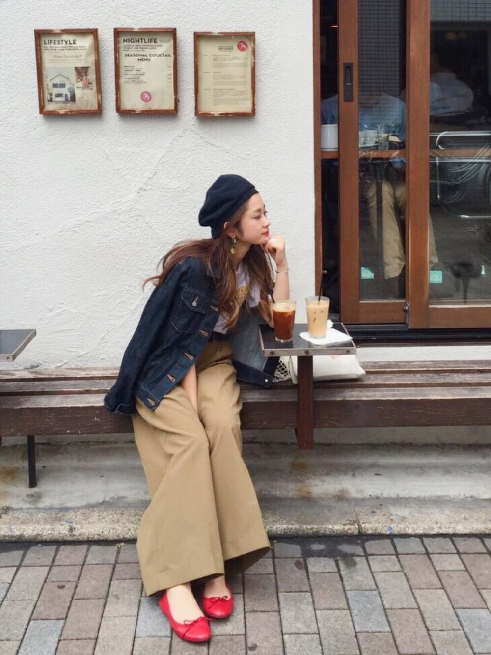 「大人カジュアル、ootd、ワイドパンツ、チノパン、デニムジャケット」｜「Traditional Weatherwearの【TRADITIONAL WEATHERWEAR】 バギーパンツ#（その他パンツ、イエロー系）」を使った、ぺこさん（レディース・156cm）の秋コーディネートの1枚目の写真