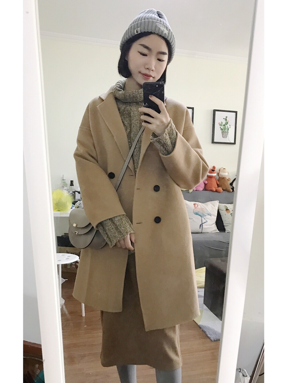 「the bloomerのアイテム（ダウンジャケット/コート、ベージュ系）」を使った、陈石榴さん（レディース・167cm）の冬コーディネートの1枚目の写真