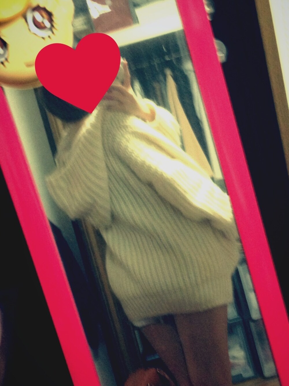 ホワイト系のニット/セーター、その他のその他、その他のファンデーションを着用したレディースの春コーディネートの1枚目の写真