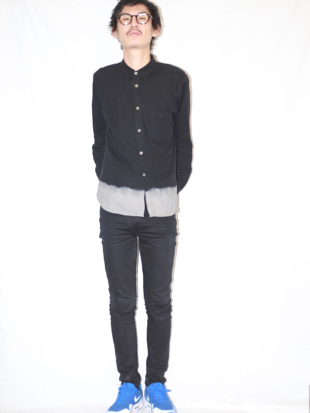 「NIKE、COMME des GARCONS、Moscot、ブラック、NIKE AIR MAX、cheap monday、スキニーデニム、美容師、モノトーン」｜「BLACK COMME des GARCONSのアイテム（シャツ/ブラウス、ブラック系）」を使った、TSUKADAさん（メンズ・181cm）の冬コーディネートの1枚目の写真