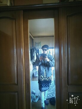 「GU（ジーユー）のアイテム（Tシャツ/カットソー、ブラック系）」を使った、ゆうさん（メンズ・178cm）の冬コーディネート