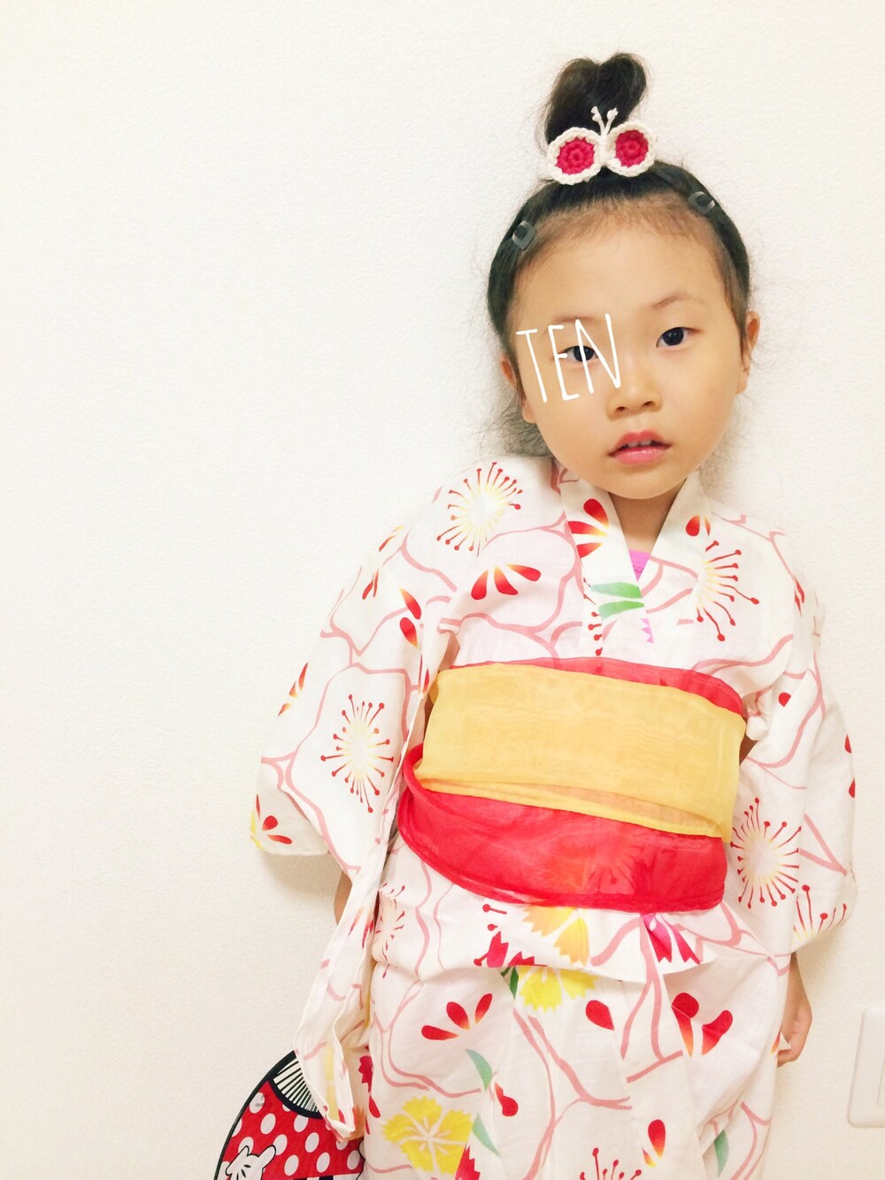 「kids、浴衣、ﾊﾝﾄﾞﾒｲﾄﾞｱｸｾｻﾘｰ、ヘアピン、ヘアアクセ」｜「Handmadeのアイテム（バレッタ/ヘアクリップ、レッド系）」を使った、tenpiさん（キッズ・100cm）の夏コーディネートの1枚目の写真