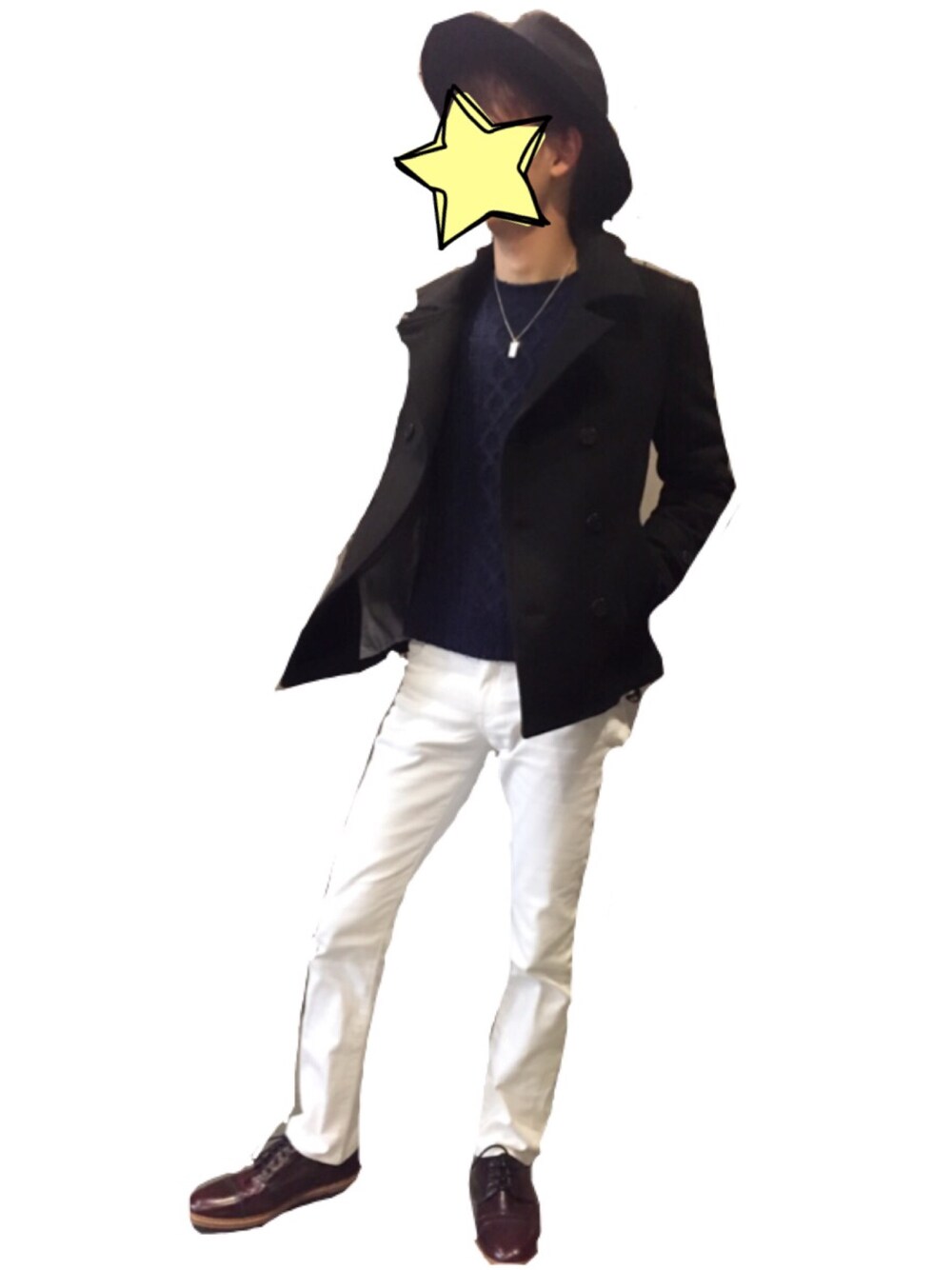 ブラック系のハット、シルバー系のネックレスを着用したメンズの冬コーディネートの1枚目の写真