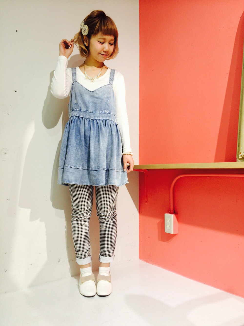 「ｂｕｌｌｅ　ｄｅ　ｓａｖｏｎ、ギンガムチェック、Heather、レギパン、ぺプラムトップス」｜「bulle de savonのシューズ（パンプス、ホワイト系）」を使った、まなちゅさん（レディース・150cm）の春コーディネートの1枚目の写真