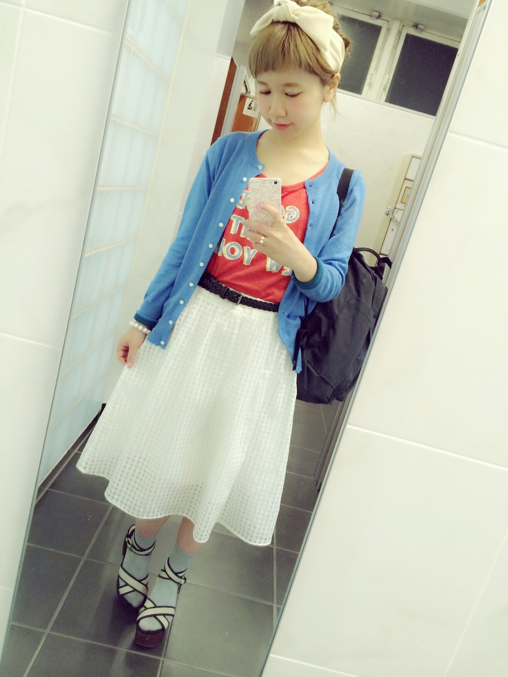 「w closetのアイテム（Tシャツ/カットソー、レッド系）」を使った、まなちゅさん（レディース・150cm）の秋コーディネートの1枚目の写真