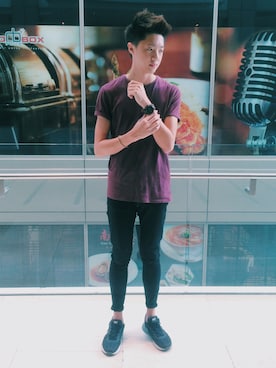 「ALDO（アルド）のアイテム（レッグウェア）」を使った、Jarron Thongさん（メンズ・180cm）の春コーディネート