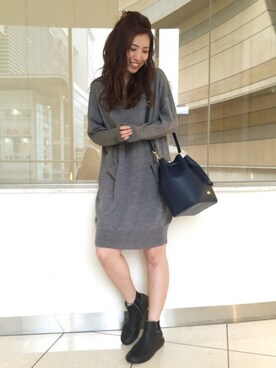 A LACOSTE なんばパークス店 employee RIKA is wearing LACOSTE "ウール ビックシルエット ワンピース （長袖）"