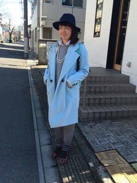 「シャツ×スウェット」｜「アイテム（チェスターコート）」を使った、秋谷 幸代さん（レディース・165cm）の冬コーディネート