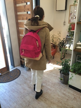 「アイテム（シュシュ）」を使った、秋谷 幸代さん（レディース・165cm）の春コーディネート