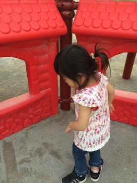 「アイテム（トップス）」を使った、秋谷 幸代さん（キッズ・90cm）の春コーディネート