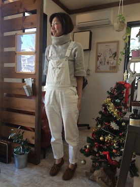 「アイテム（サロペット/オーバーオール）」を使った、秋谷 幸代さん（レディース・165cm）の冬コーディネート