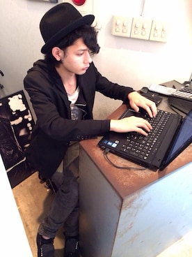 「SRIVER」｜「アイテム（パーカー）」を使った、藤木亮介さん（メンズ・174cm）の春コーディネート