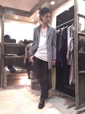 「SRIVER」｜「アイテム（チェスターコート）」を使った、藤木亮介さん（メンズ・174cm）の秋コーディネート