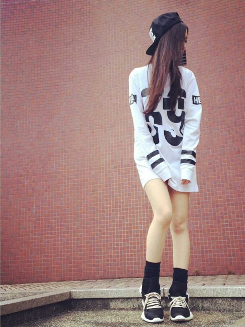 「HOOD BY AIR、RICK OWENS、RickOwens×adidas、Patriciafield」｜「HOOD BY AIRのアイテム（Tシャツ/カットソー、ホワイト系）」を使った、mikiiiさん（レディース・158cm）の秋コーディネートの1枚目の写真