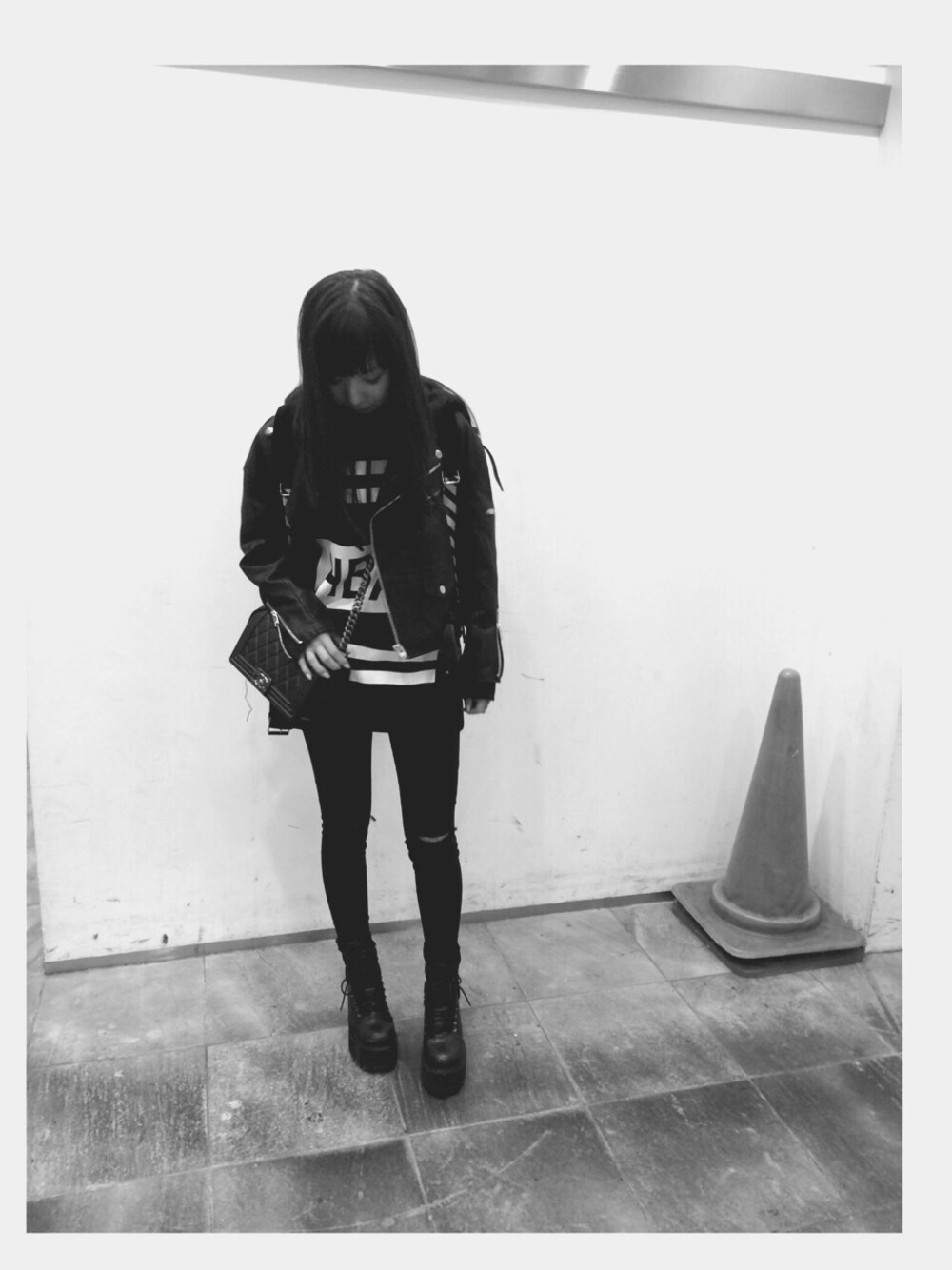 「HOOD BY AIR、hba、chanel、UNIF、off white、offwhite、boychanel、Chanel boy、ootd、outfit」｜「HOOD BY AIRのアイテム（パーカー、ブラック系）」を使った、mikiiiさん（レディース・158cm）の冬コーディネートの1枚目の写真