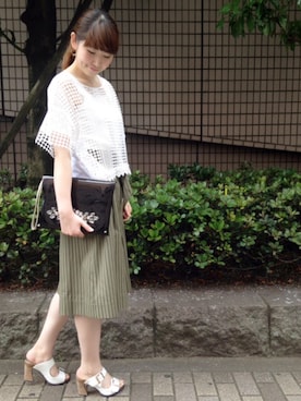 「アイテム（クラッチバッグ、グレー系）」を使った、Jines _Officialさん（レディース・163cm）の夏コーディネート