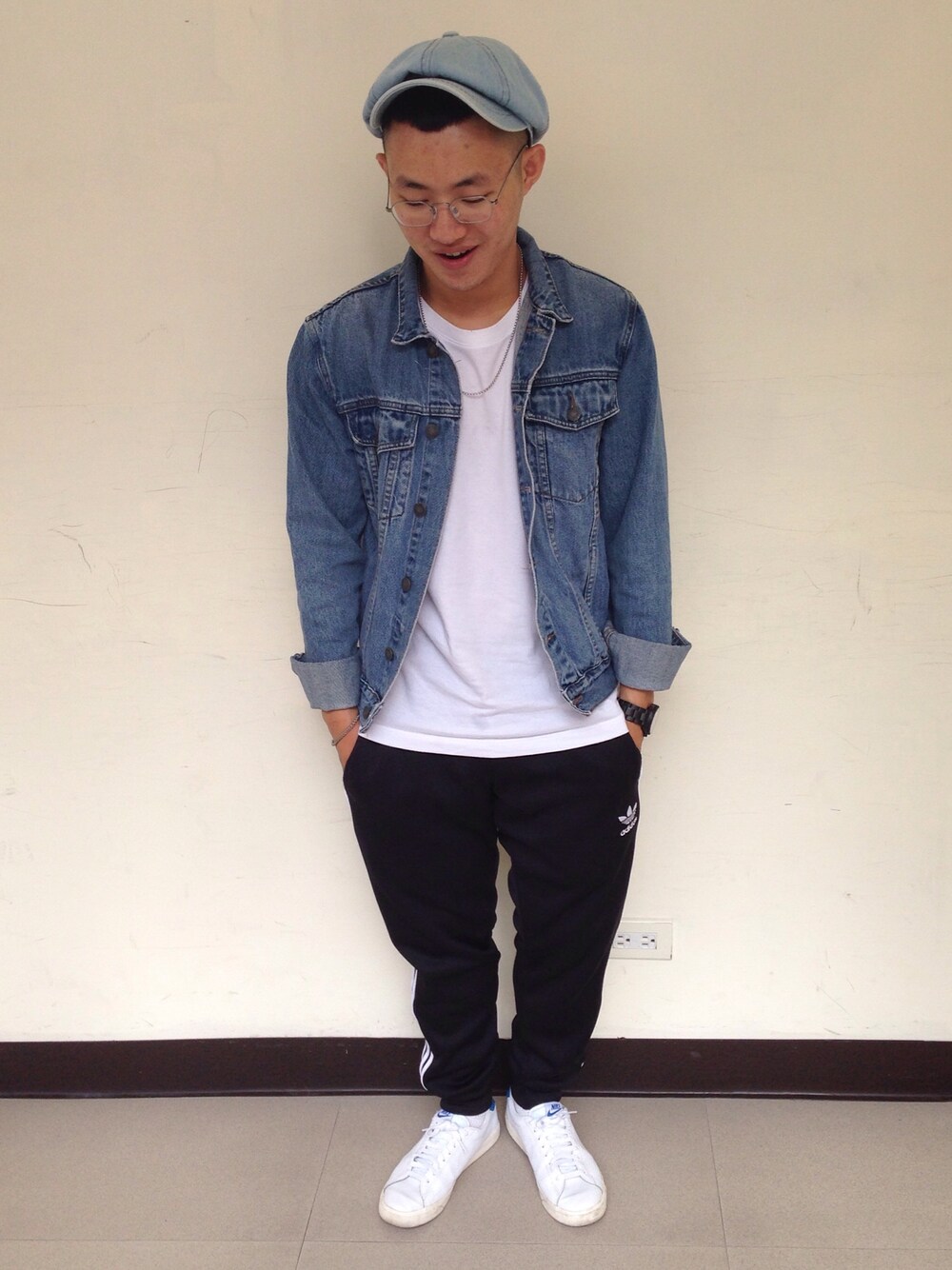 「street、WEARBOOKエントリー、cheap monday、adidas、NIKE、boston club」｜「CHEAP MONDAYのアイテム（デニムジャケット、ブルー系）」を使った、Rayさん（メンズ・163cm）の秋コーディネートの1枚目の写真