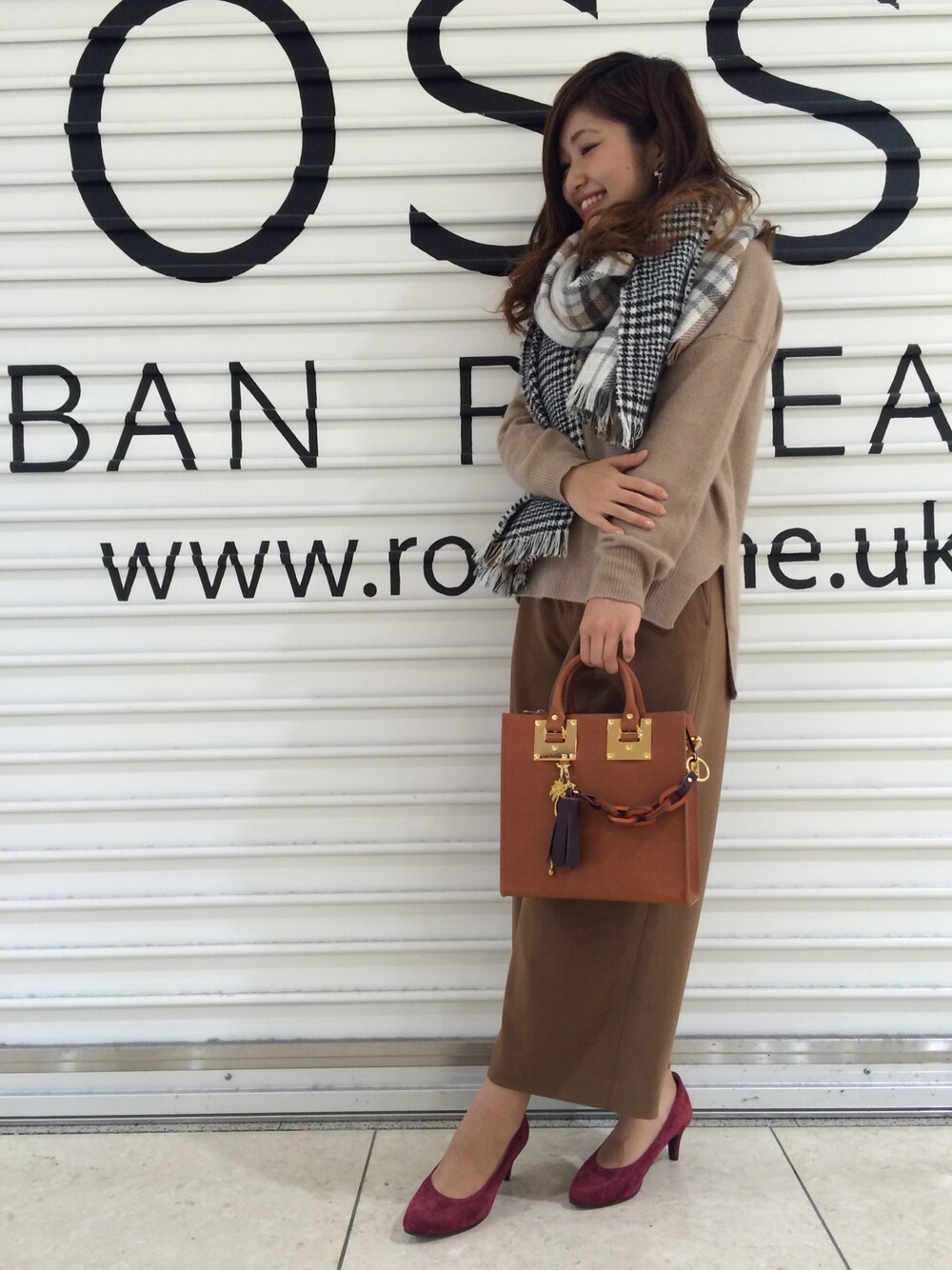 「ROSSO、URBAN RESEARCH、RODESKO、SOPHIE HULME 、リバーシブル、ストール、ガウチョパンツ」｜「URBAN RESEARCH ROSSO WOMENのROSSO リバーシブルストール（ストール/ショール、ホワイト系）」を使った、kirimuraさん（レディース・158cm）の秋コーディネートの1枚目の写真