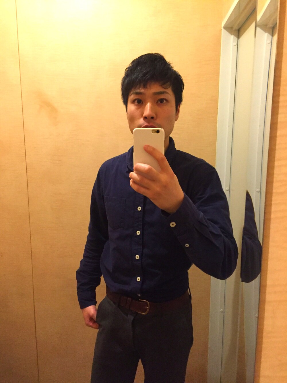 「ARMANI EXCHANGEのアイテム（スラックス、グレー系）」を使った、Hokuto Kudaraさん（メンズ・178cm）の春コーディネートの1枚目の写真