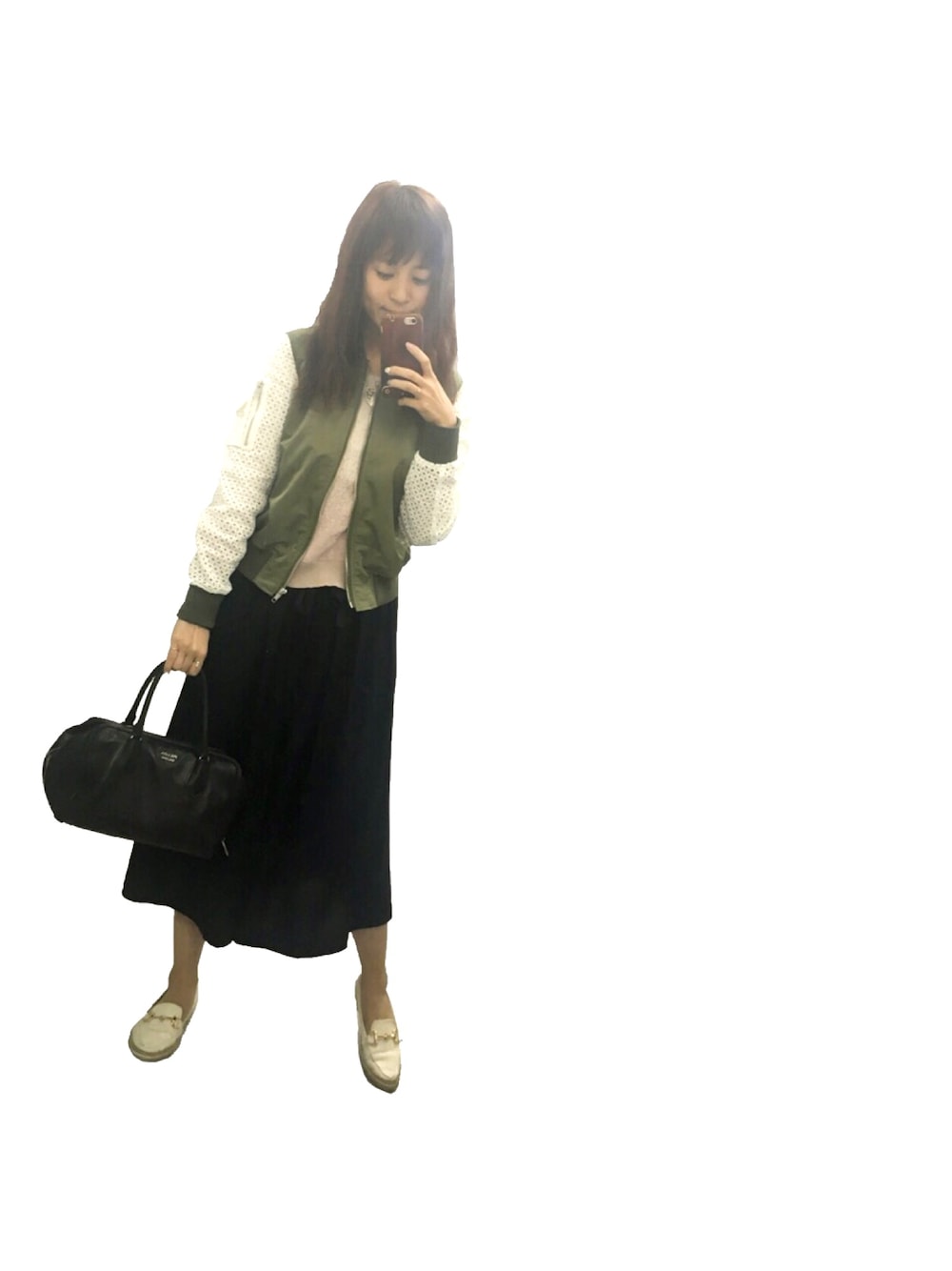 グリーン系のブルゾン、ピンク系のニット/セーター、その他のその他パンツを着用したレディースの春コーディネートの1枚目の写真