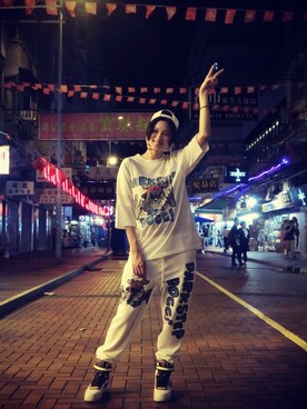 「JOYRICH（ジョイリッチ）のJoyrich（キャップ、ホワイト系）」を使った、王丹妮Louise Wさん（レディース）の夏コーディネート