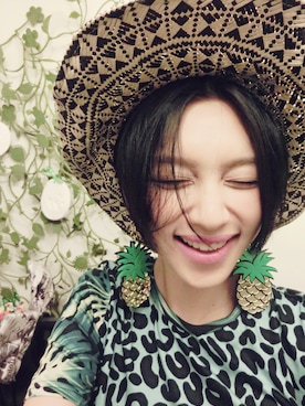 「アイテム（ピアス（両耳用）、イエロー系）」を使った、王丹妮Louise Wさん（レディース）の夏コーディネート