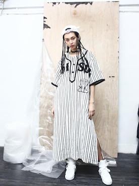 「KTZ（スカート、ホワイト系）」を使った、王丹妮Louise Wさん（レディース）の夏コーディネート