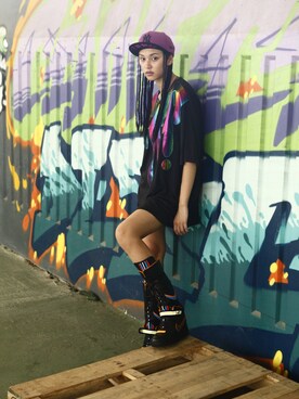 「Petshopgirlのアイテム（Tシャツ/カットソー、ブラック系）」を使った、王丹妮Louise Wさん（レディース）の秋コーディネート