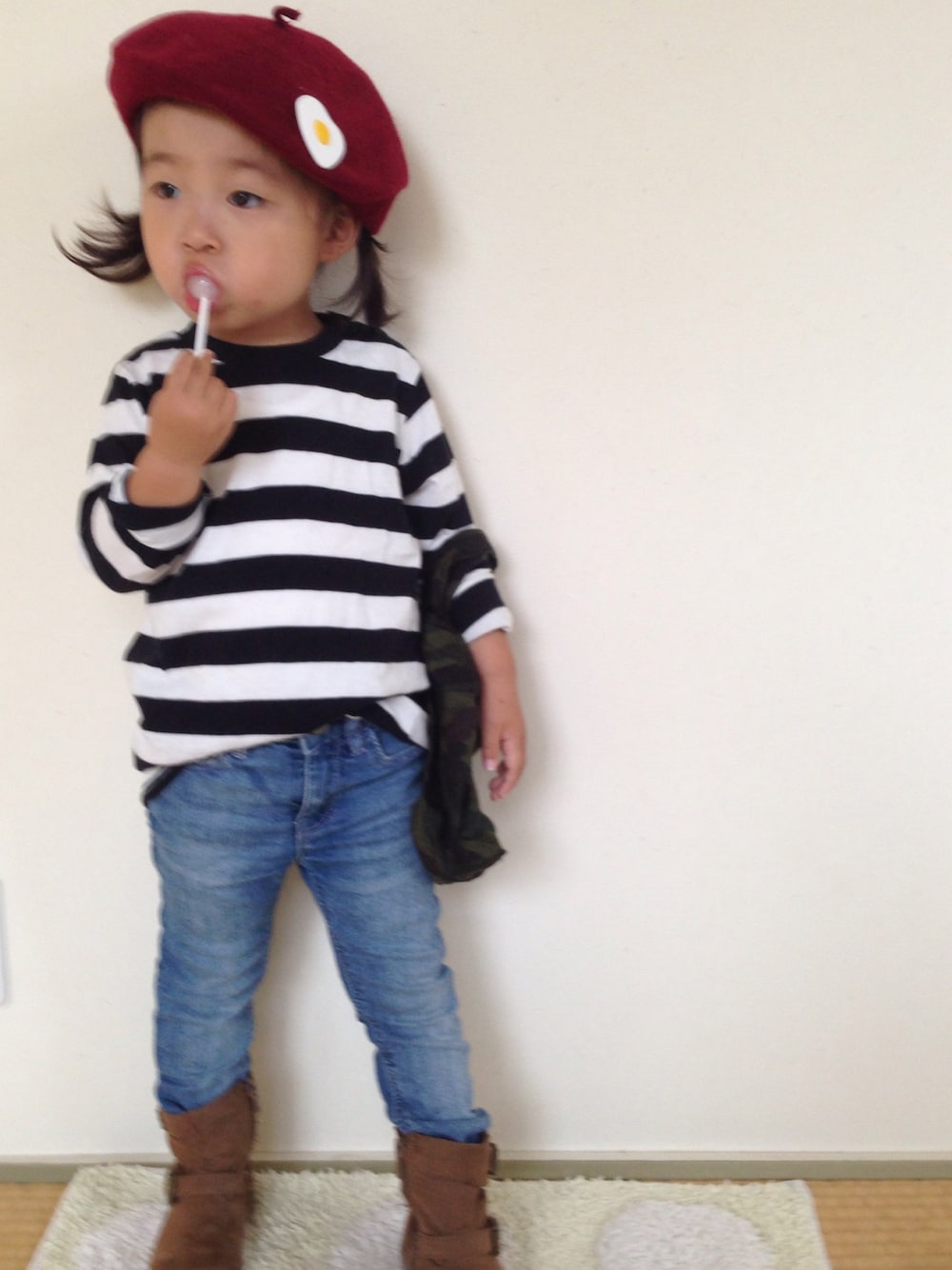 「UNIQLO、3歳、3coins、ベレー帽」｜「3coinsのアイテム（ハンチング/ベレー帽、レッド系）」を使った、yuzuuuuさん（キッズ・100cm）の秋コーディネートの1枚目の写真