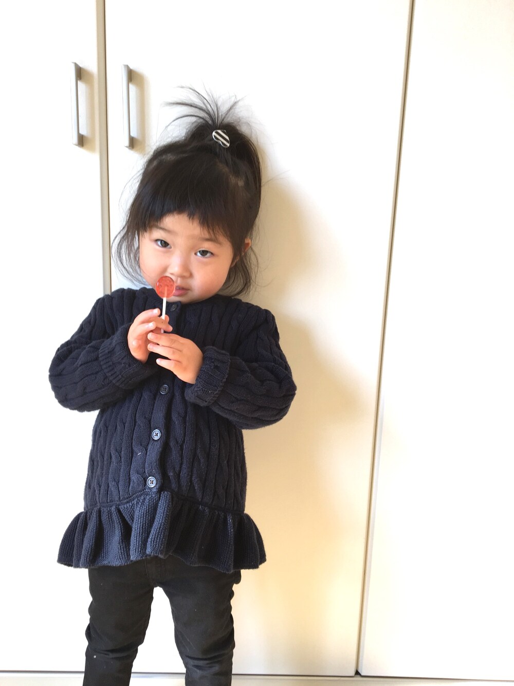 「カジュアル、こどもコーデ、女の子、キッズコーデ、ポニーテール」｜「POLO RALPH LAURENのアイテム（カーディガン/ボレロ、ブルー系）」を使った、yuzuuuuさん（キッズ・100cm）の冬コーディネートの1枚目の写真