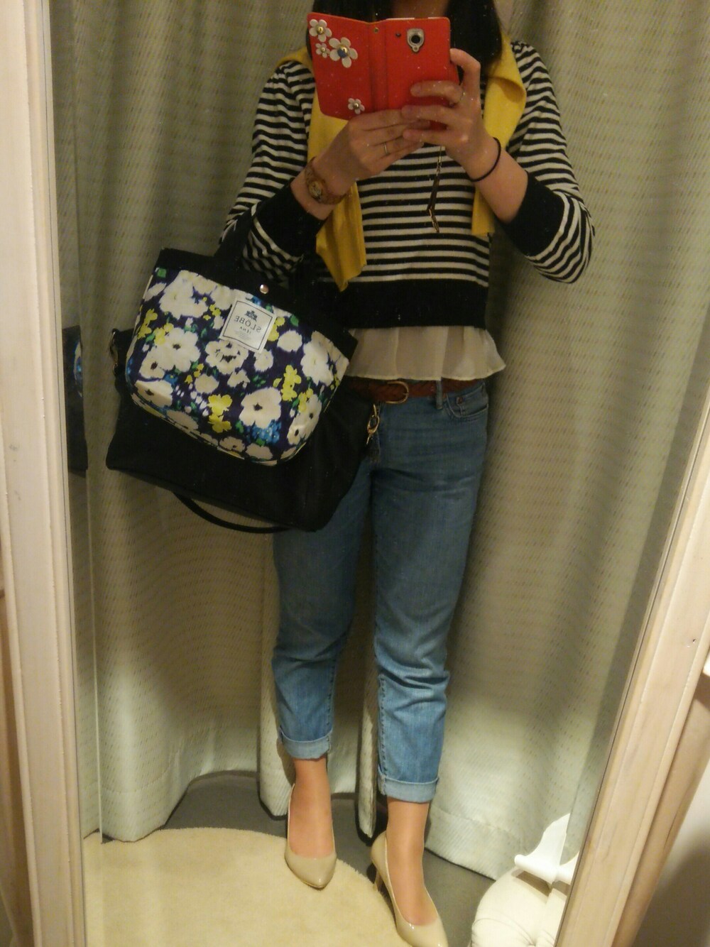 「UNIQLOのアイテム（デニムパンツ、ブルー系）」を使った、かほりさん（レディース・162cm）の秋コーディネートの1枚目の写真