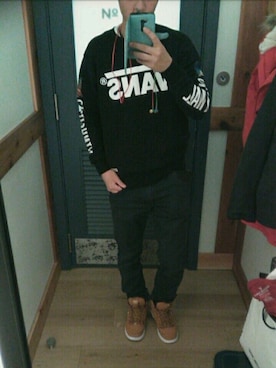 「VANS（バンズ）のアイテム（スウェット）」を使った、マコティエムさん（メンズ・172cm）の秋コーディネート