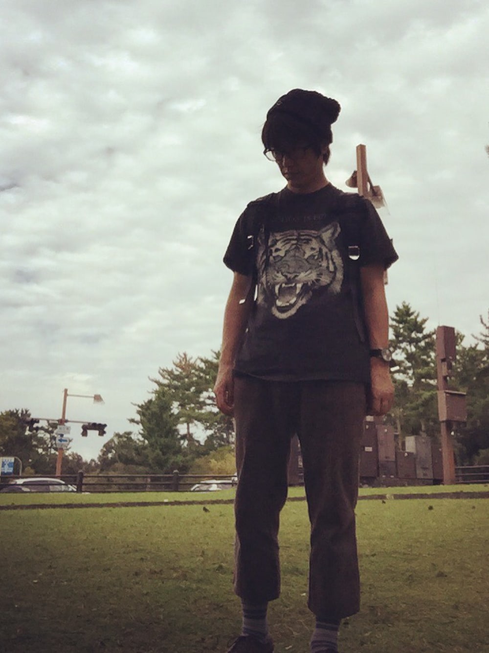 「古着、古着MIX、めがね、メガネ男子、アニマルＴシャツ」｜「古着のアイテム（Tシャツ/カットソー、ブラック系）」を使った、あゆむさん（メンズ・164cm）の秋コーディネートの1枚目の写真