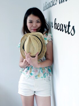 「no brand（ノーブランド）のアイテム（カーゴパンツ、ホワイト系）」を使った、Zoe 小希さん（レディース）の夏コーディネート