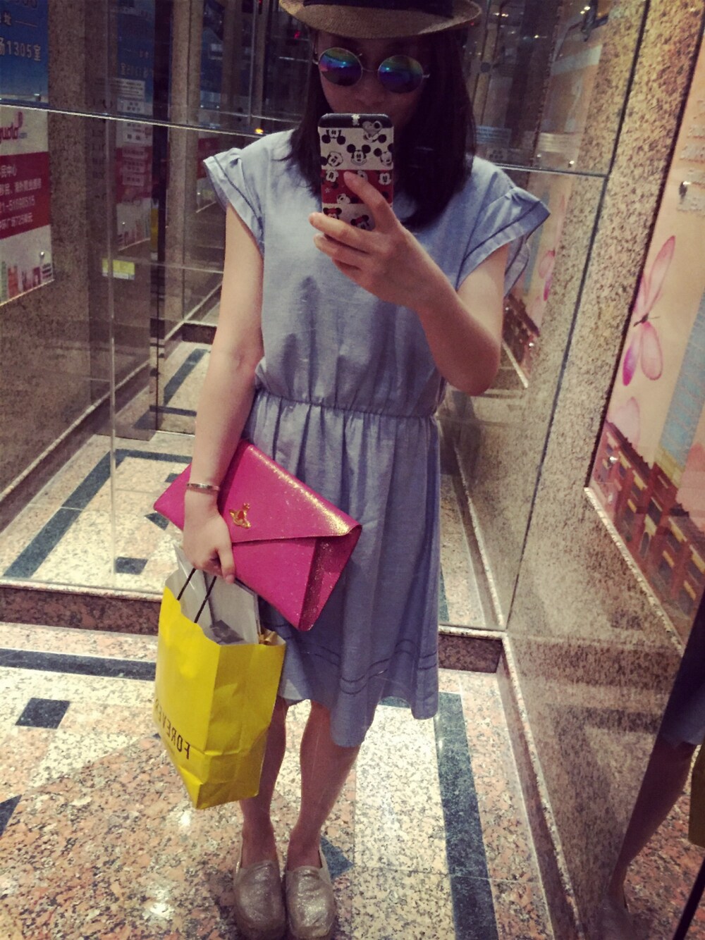 「Vivienne Westwoodのアイテム（ハンドバッグ、ピンク系）」を使った、AllWPnnさん（レディース・162cm）の夏コーディネートの1枚目の写真