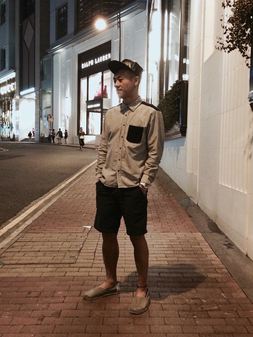 「casual」｜「LOWRYS FARMのアイテム（シャツ/ブラウス、ブルー系）」を使った、SamuelWongさん（メンズ・173cm）の秋コーディネートの1枚目の写真