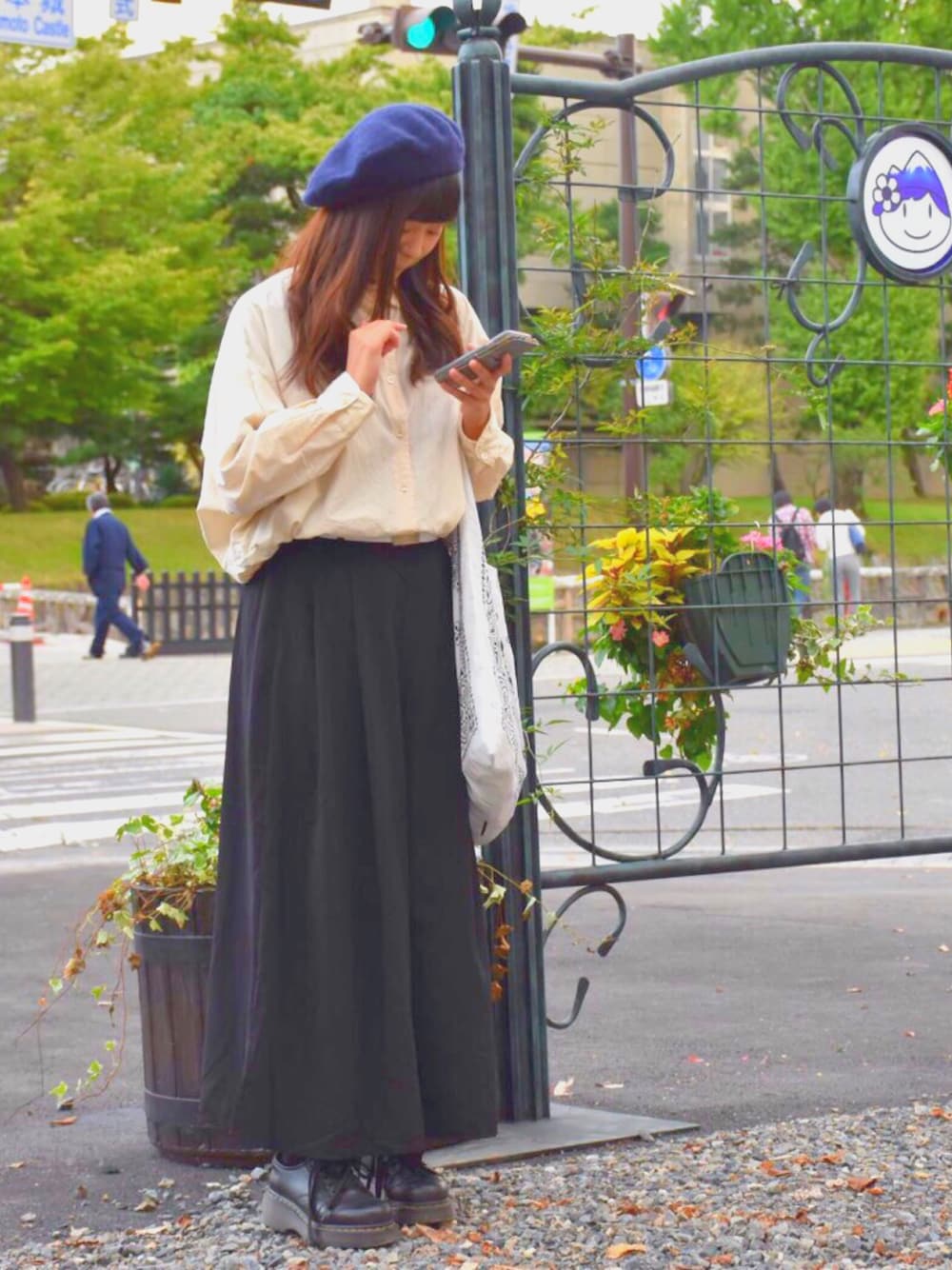「松本城、BEER、festival、カジュアルコーデ、ベレー帽、ベレー帽の会、フラボア(FRAPBOIS)、GU、Dr.Martens、NIKE」｜「Pink Flamingoのアイテム（ハンチング/ベレー帽、ブラック系）」を使った、にむぽにさん（レディース・157cm）の秋コーディネートの1枚目の写真
